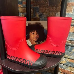 Kids Burberry boots unisex sz 29